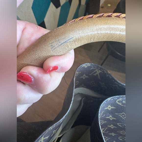 Louis Vuitton Monogram Artsy MM Hobo Model M40249 - Picture 15 of 15